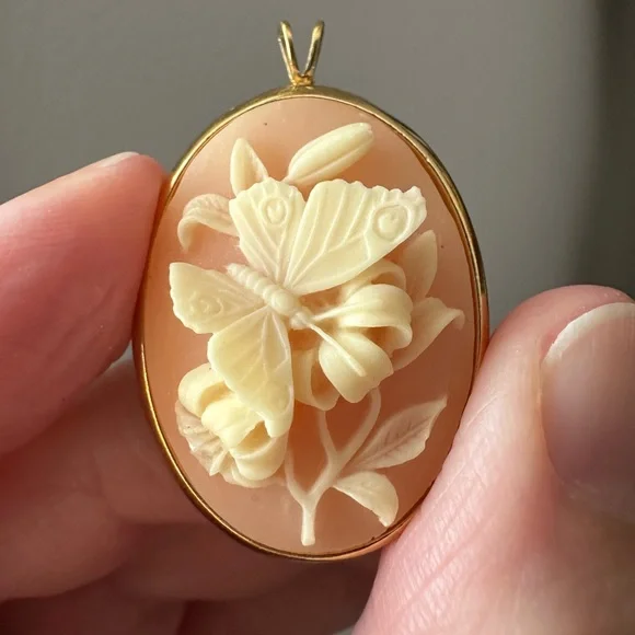 Vintage Trifari brand pendant featuring a butterfly - Picture 3 of 16